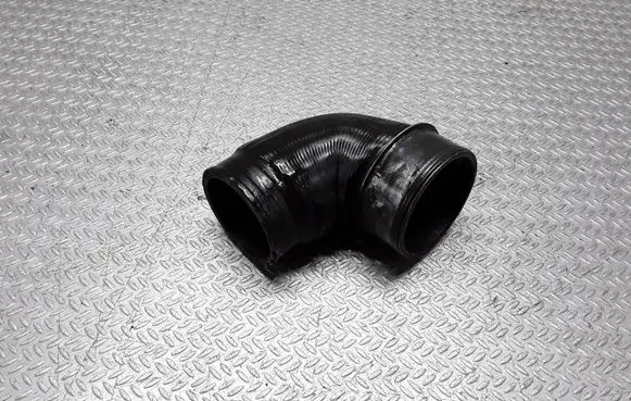 Volkswagen PASSAT B5.5 Intercooler hose/pipe 