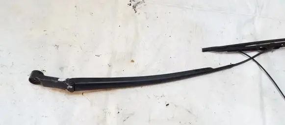 Toyota RAV 4 (XA30) Front wiper blade arm