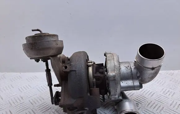 Toyota Avensis T250 Turbo 172010R022 0802190085 0802190087