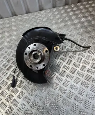 Nissan Qashqai J12 Front wheel hub 