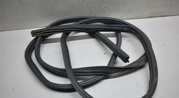 Volkswagen Transporter - Caravelle T5 Loading door rubber seal (on body) 