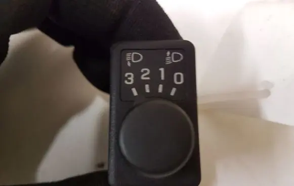 Nissan Primera Headlight level height control switch