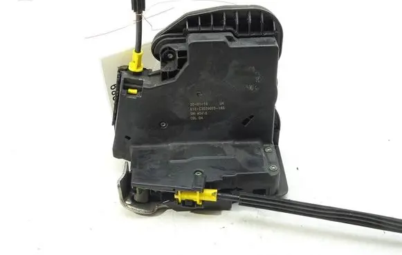 Opel Astra K Front door lock