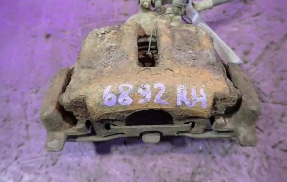 Mercedes-Benz Sprinter W901 W902 W903 W904 Rear brake caliper