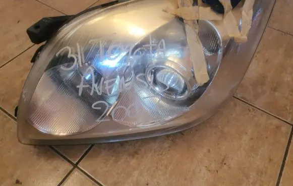 Toyota Avensis T250 Headlight/headlamp M60GF20