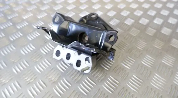Toyota Yaris XP210 Engine mount bracket 12372K0060
