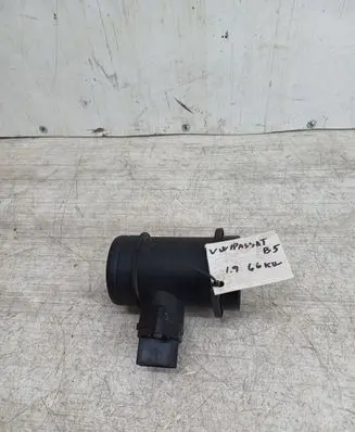 Volkswagen PASSAT B5 Mass air flow meter 028906461 0281002216