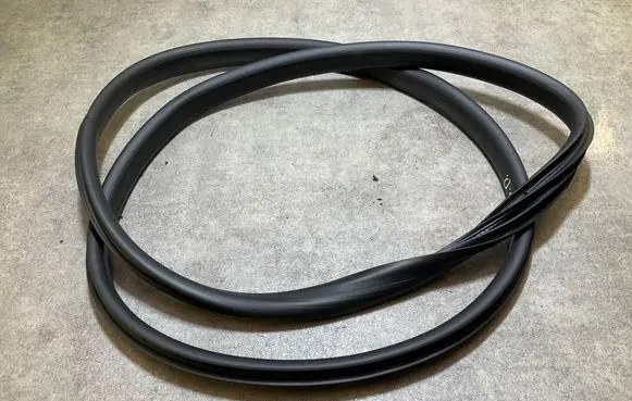Ford Puma Rear door rubber seal (on body) 