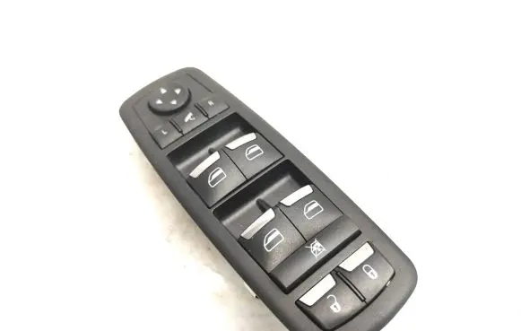 Maserati Ghibli Electric window control switch 670019819 10095652