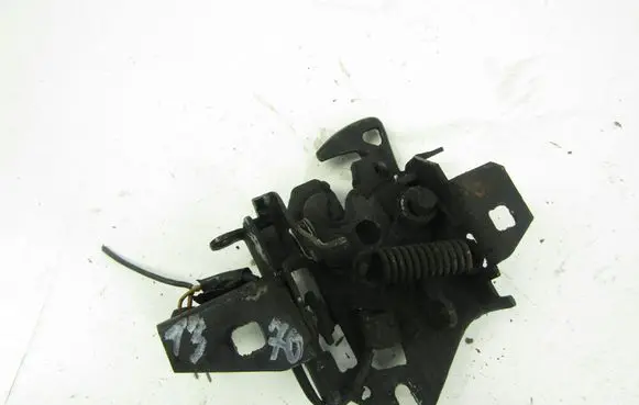 Volkswagen PASSAT B5.5 Engine bonnet/hood lock/catch 