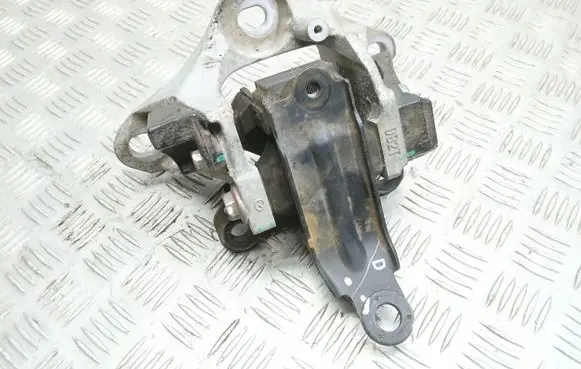 Mazda CX-3 Engine mount bracket