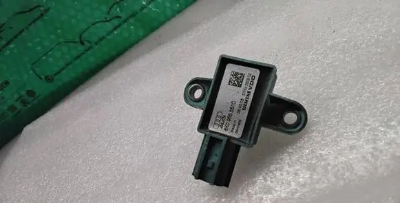 Audi A4 S4 B8 8K Airbag deployment crash/impact sensor 8K0955557C