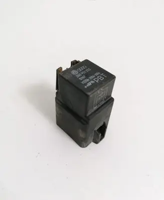 Volkswagen PASSAT B6 Glow plug pre-heat relay 3B0951253