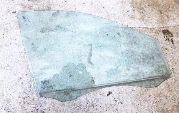KIA Sorento Front door window glass four-door