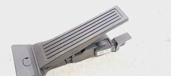 Hyundai Tucson TL Accelerator throttle pedal 3341400