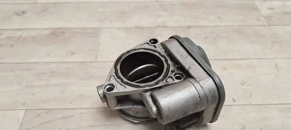 Mercedes-Benz B W245 Throttle valve 038128063L B91670301 038128063