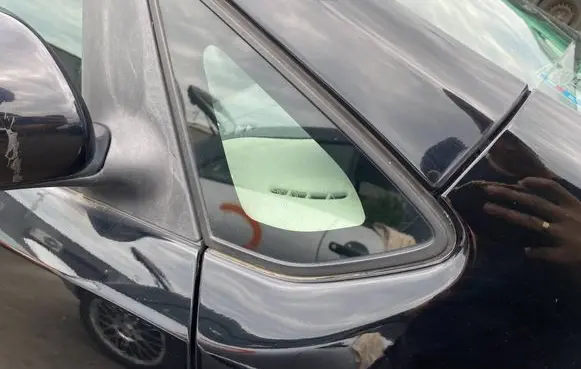 Toyota Prius (NHW20) Front door vent window glass four-door