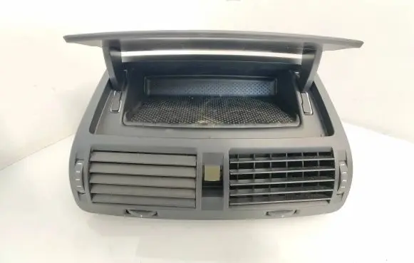 Skoda Octavia Mk2 (1Z) Dash center air vent grill 1Z0820951
