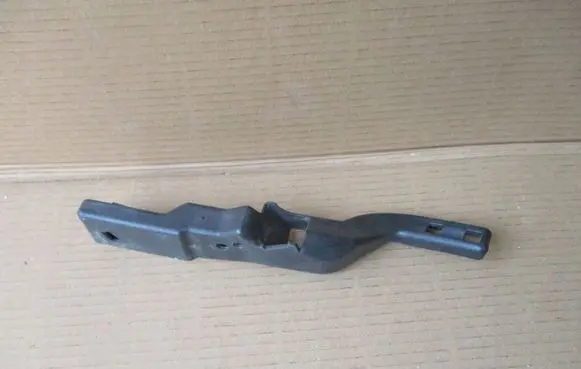 Mercedes-Benz ML W166 Front bumper mounting bracket A1668850014