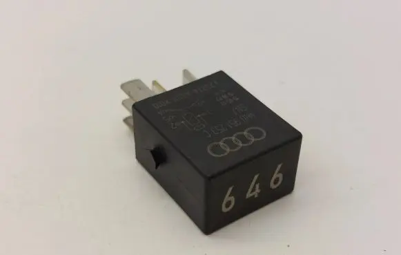 Volkswagen PASSAT B8 Other relay 4H0951253C