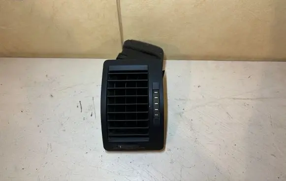 Skoda Octavia Mk2 (1Z) Dashboard side air vent grill/cover trim 1Z0819701A