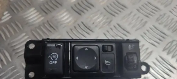 Nissan Juke I F15 Wing mirror switch 681RUBV80A