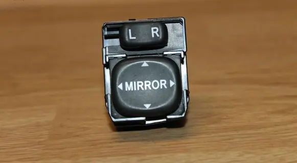 Toyota Avensis T250 Wing mirror switch 183574