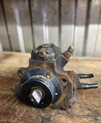 Alfa Romeo 156 Fuel injection high pressure pump 0445010006