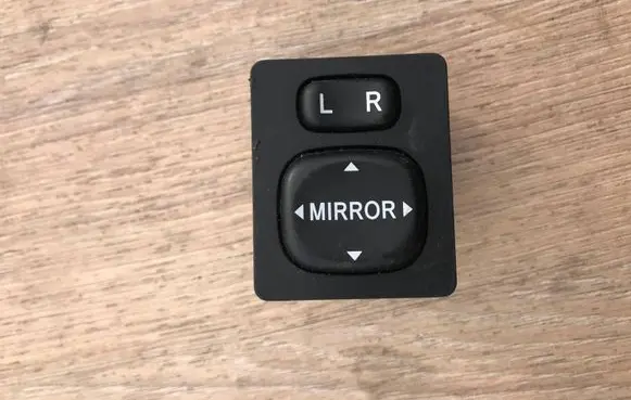 Toyota Corolla Verso AR10 Wing mirror switch 769746F