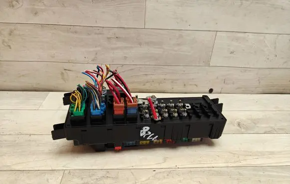Volvo S80 Fuse module 8678449