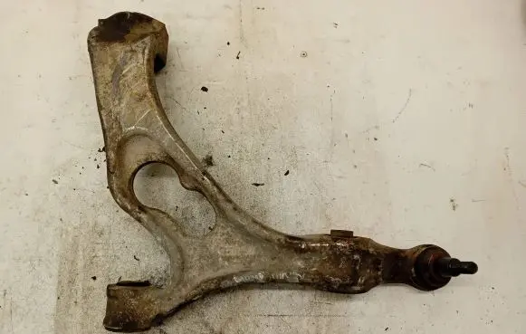 Volkswagen Touareg II Front lower control arm/wishbone