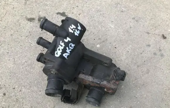 Skoda Fabia Mk1 (6Y) Thermostat housing 032121111