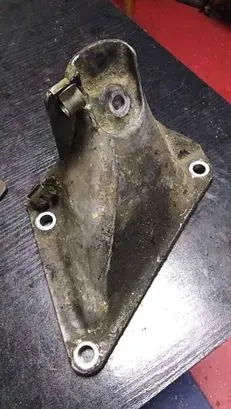 BMW 5 E60 E61 Engine mounting bracket 6761149