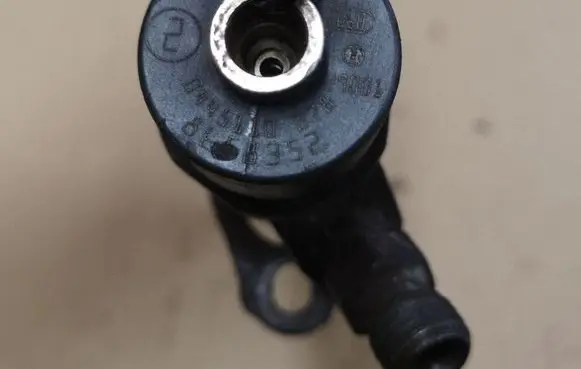 Volvo V70 Fuel injector 0445110078