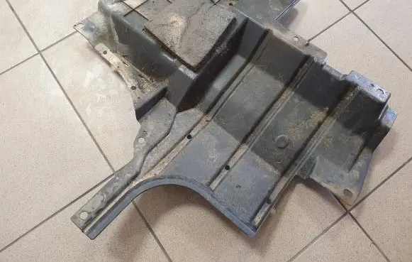 Mitsubishi Outlander Engine splash shield/under tray MR974871