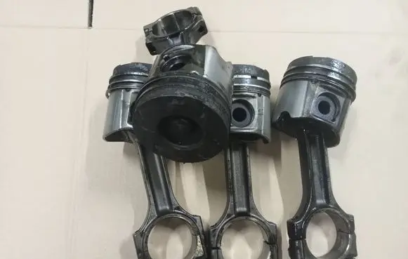 Renault Laguna II Piston with connecting rod 0000
