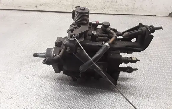 Volkswagen Golf III Fuel injection high pressure pump 028130107Q 0460484046
