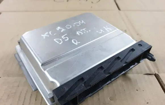 Volvo XC90 Engine control unit/module 0281011078 30637733A
