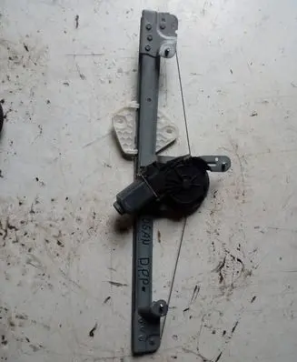 Dacia Logan I Front door manual window regulator 118482