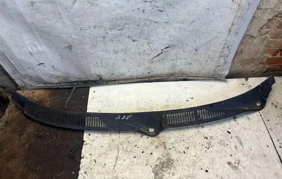 Audi A6 S6 C4 4A Wiper trim 