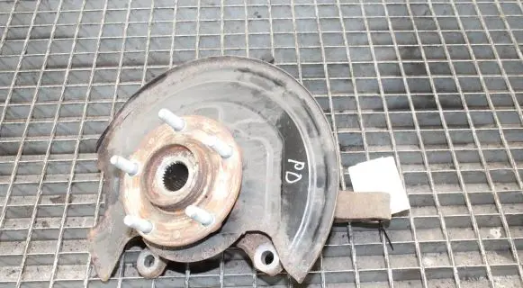 Nissan Leaf I (ZE0) Front wheel hub