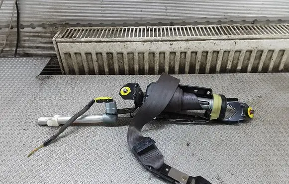 Volvo S80 Front seatbelt 9476735