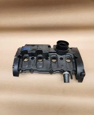 Volkswagen PASSAT B6 Rocker cam cover 06F103469F