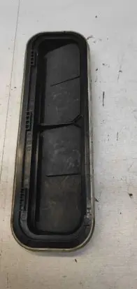 Quarter panel pressure vent
