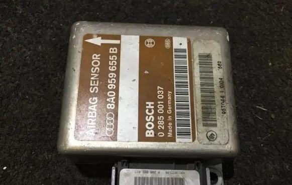 Audi A4 S4 B5 8D Airbag control unit/module 8a0959655b 0285001037