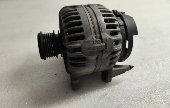 Volkswagen PASSAT B6 Generator/alternator 06F903023F 0124525091
