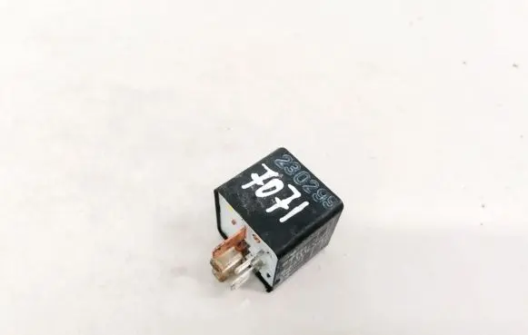 Volkswagen PASSAT B5 Other relay 443951253AA 899574000