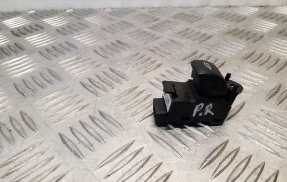 Volvo V40 Electric window control switch 31334569