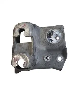 Subaru Outback Engine mounting bracket