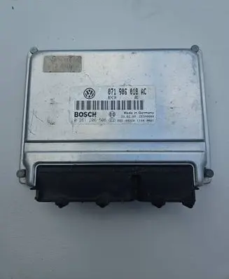 Volkswagen PASSAT B5 Engine control unit/module 071906018AC 26SA0000 0261206508